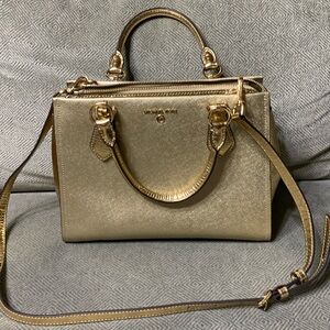 NewMichael Kors purse
